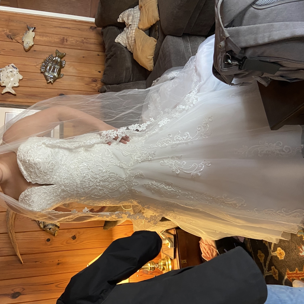 Stella York White Sleeveless Sweetheart Wedding Gown